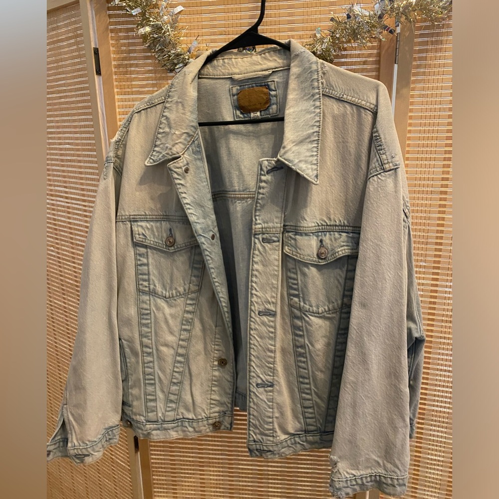 American Eagle Light Wash Denim Jacket - offers accepted
